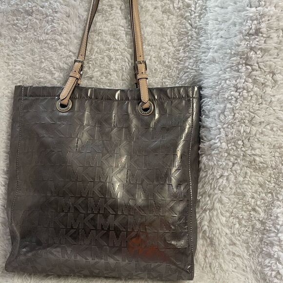 Michael Kors MK Mirror Metallic silver Bronze logo large tote tan leather straps - Picture 9 of 16